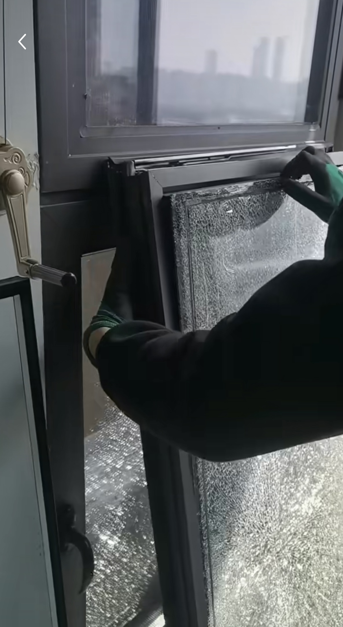 アルミ窓ガラスを交換するにはどうすればよいですか?